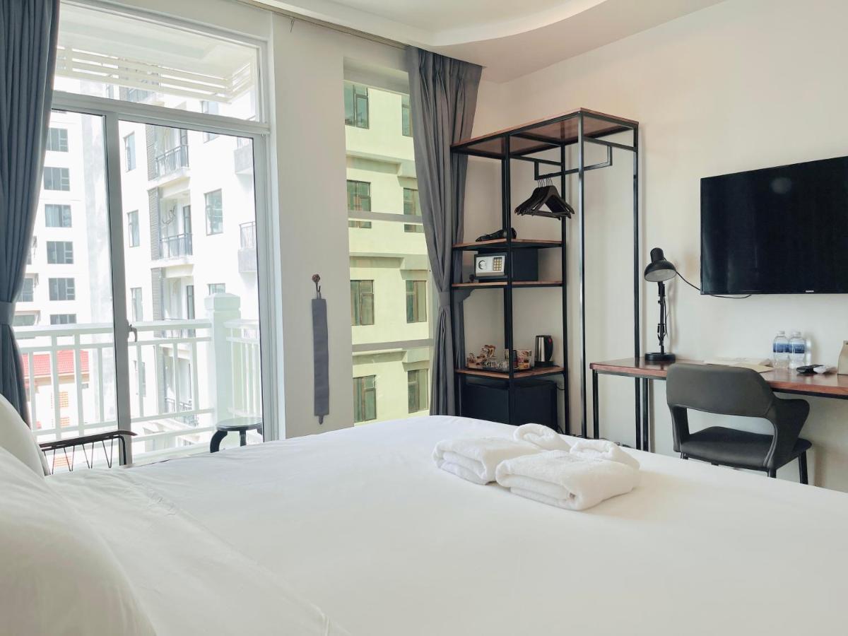 Times Hotel At Bassac Lane Phnom Penh Exteriör bild